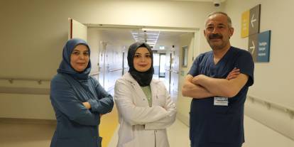Anne, baba ve kızları aynı hastanede omuz omuza mesai yapıyor