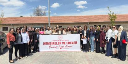Ebe ve hemşirelere teşekkür plaketi