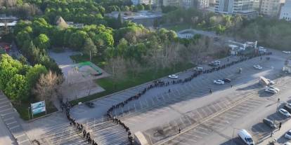 300 bin domates fidesi dağıtıldı; metrelerce kuyruk oluştu
