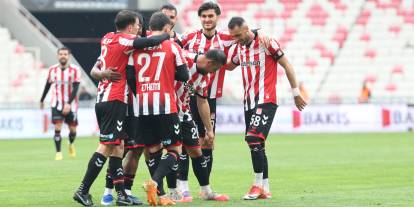 Sivasspor deplasmanda zorlandı, evinde parladı