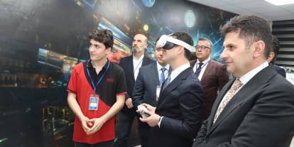 Bakan Yardımcısı Sivas'ta öğrencilerle VR deneyimi yaşadı