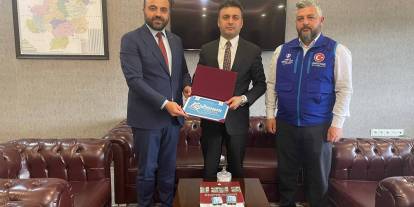 Sivas Vali Yardımcılarından Diyanet Vakfının kurban kampanyasına destek