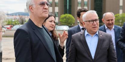 Tamer Karadağlı Sivas Devlet Tiyatrosunu ziyaret etti