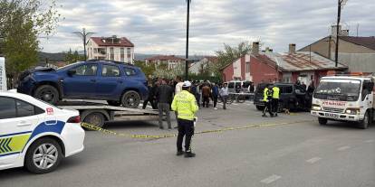 Sivas’ta kavşakta iki araç çarpıştı: 7 yaralı