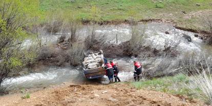Sivas'ta dereye düşen otomobildeki 4 kişi yaralandı
