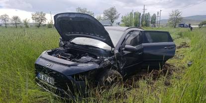 Sivas'ta iki otomobilin çarpıştığı kazada 4 kişi yaralandı