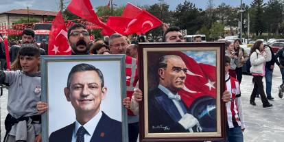 CHP Sivas İl Başkanlığı'ndan kent meydanında "Kayyum" tepkisi: "Sarayın darbesini kabul etmiyoruz"