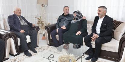 Başkan Uzun, Kıbrıs gazisi Hüseyin Toy'u evinde ziyaret etti
