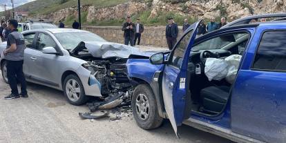 Sivas'ta iki aracın çarpıştığı kazada 8 yaralı