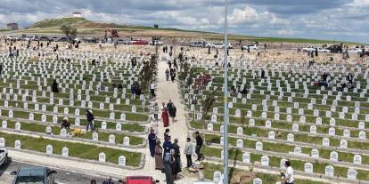 Sivas'ta Yukarı Tekke Mezarlığı'nda 'arife' yoğunluğu