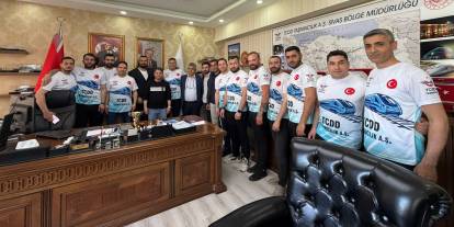 Makinistler kupayı müdüre verdi