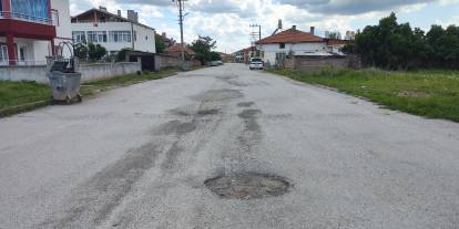Bozuk yollar tepki çekti, mahalleli isyan etti