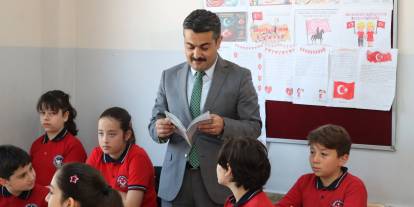 Öğrencilerle buluştu