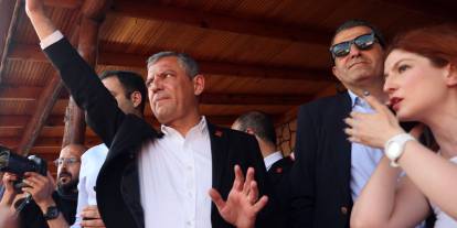 Özgür Özel Sivas'ta partililerle bir araya geldi