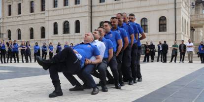Bir zamanların gardiyanlarından sempatik hareketler