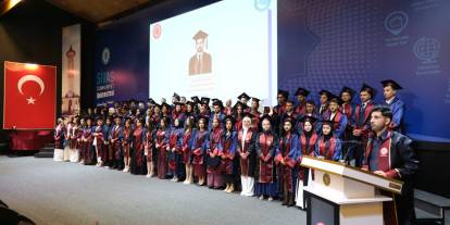 Turizm Fakültesi’nde  mezuniyet coşkusu