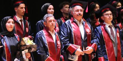 Yarım asrı devirdiler, cübbe giyip mezun oldular