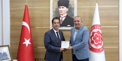 Sivas Cumhuriyet Üniversitesi’nde nöbet değişimi: Rektör Danışmanı Özdemir Yalçın görevinden ayrıldı