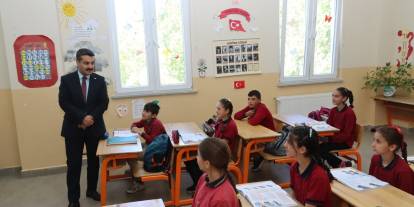 Öğrencilere kitap okuma ve başarı tavsiyesi