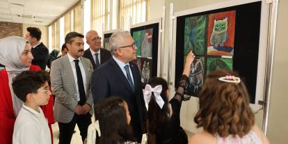 Zanaatkarlar çarşısı öğrencilerinin yıl sonu resim sergisi açıldı
