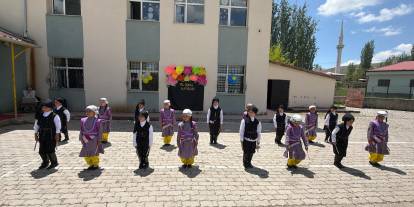 Ulaş'ta ana sınıfı öğrencileri yıl sonu programı düzenledi