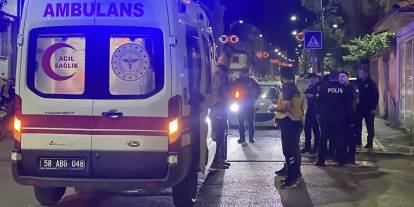 Sivas’ta sokak ortasında bıçaklı kavga: 1’i ağır 4 yaralı