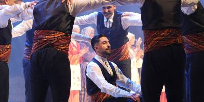 Sivas'ta görsel şölen: "Toroslardan Kızılırmak'a" halk dansları gösterisi büyüledi