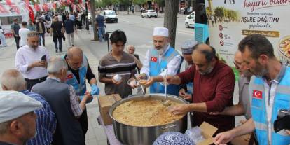 Sivas’ta Muharrem Ayında aşure ikramı