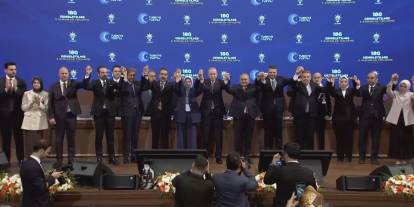 Sivaslı Başkan AK Parti'ye geçti! Rozetini Erdoğan taktı