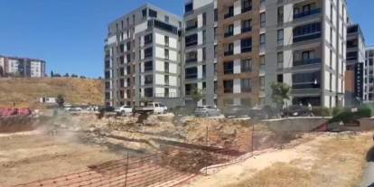 İstinat duvarı çöktü, site sakinleri zamanla yarıştı