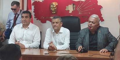 Özel, CHP Sivas il binasında