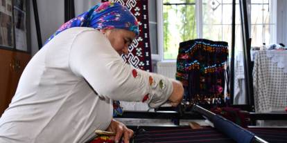 Cefakar anne, heybe yaparak dört çocuk okuttu