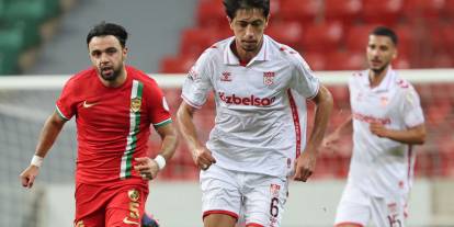Özkan Yiğiter Vanspor'a imza attı