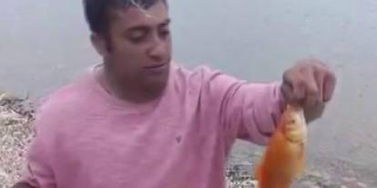 Altın balığı tuttum diye sevindi gerçek başka çıktı