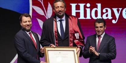 Hidayet Türkoğlu'na fahri doktora ünvanı verildi