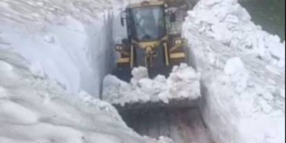 Temmuz ortasında 3 metre kar