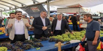 AK Parti heyeti Sivas'ta pazara çıktı