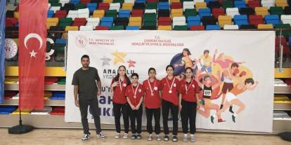 Badmintonda çifte zafer