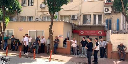 Boşanma aşamasındaki eşini çocuklarının gözü önünde öldürmüş