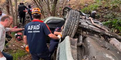 Sivas'ta otomobil dere kenarına devrildi: 1 çocuk öldü, 4 yaralı