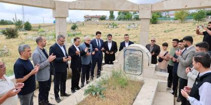 Aşık Ruhsati'nin kabrini ziyaret ettiler