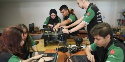 Öğrenciler yapay zeka destekli otonom insansız su altı aracı geliştirdi