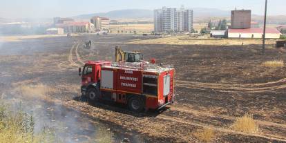 Sivas'ta 80 dönüm ekili arazi yandı
