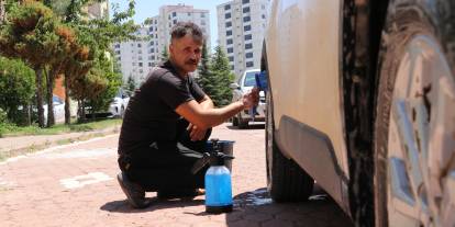 Sivas'ta bu oto yıkamacı ayağınıza geliyor