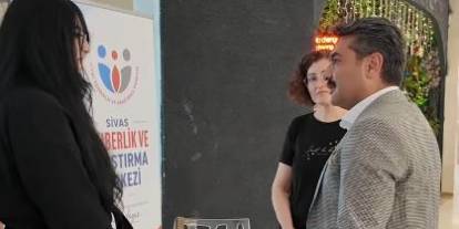 YKS tercih danışmanlığı standına yoğun ilgi