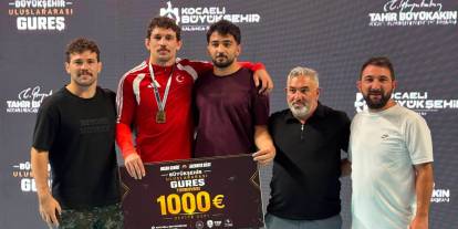 Sivaslı milli güreşçi zirveye çıktı
