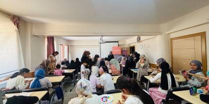 Anneler seminerde bilgileniyor, çocuklar atölyelerde yeteneklerini keşfediyor!