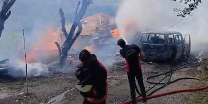 Kavga sırasında evi ateşe verdiler
