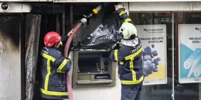 Sivas'ta ATM’de çıkan yangın paniğe neden oldu