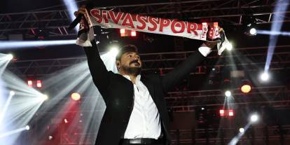 Sivas’ın Yiğidosu memleketinde halaylarla karşılandı!